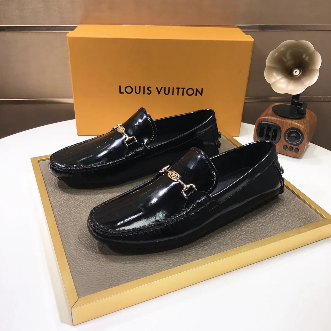 Men's men's shoes 💰420💰 [LV Doudou Shoes] (sheepskin lining) new model is on the market, available on the official website. The new Doudou shoes are processed into single-color materials, and the uppers are made of imported cowhide material. The body of the shoe is fully hemmed with mark thread, and is lined with imported original cowhide leather. The elegant shoe shape is super suitable for all-matching, and the size is 38-44.